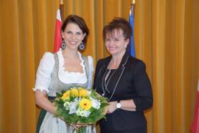 Mag. Karoline Edtstadler zu Besuch im Laaer Rathaus