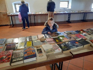 Bücherflohmarkt zugunsten St. Anna Kinderkrebsforschung