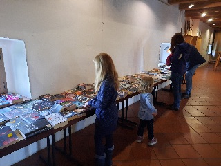 Bücherflohmarkt zugunsten St. Anna Kinderkrebsforschung