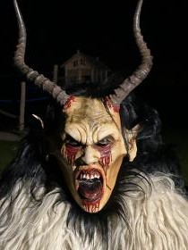 Perchtenlauf mit den Kremser Krampussen