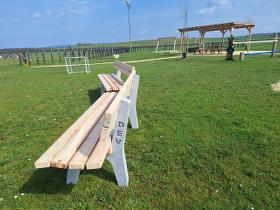 Drei neue Holzbänke für unseren Ungerndorfer Naturspielplatz