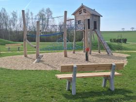 Drei neue Holzbänke für unseren Ungerndorfer Naturspielplatz