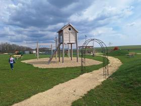 Drei neue Holzbänke für unseren Ungerndorfer Naturspielplatz