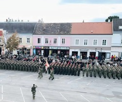 Feierliche Angelobung am Laaer Stadtplatz