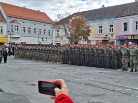 Feierliche Angelobung am Laaer Stadtplatz