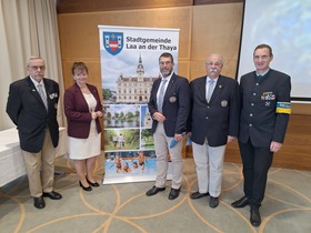 Feierliche Angelobung am Laaer Stadtplatz