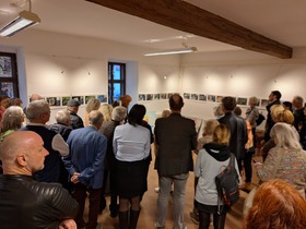 Vernissage 3. Schieflage im Laaer Kunsthaus