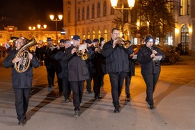 Narrenwecken auf dem Laaer Stadtplatz