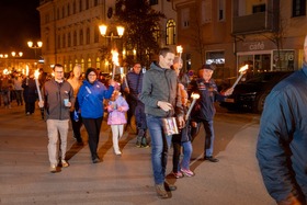 Narrenwecken auf dem Laaer Stadtplatz