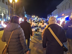 Narrenwecken auf dem Laaer Stadtplatz