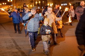 Narrenwecken auf dem Laaer Stadtplatz
